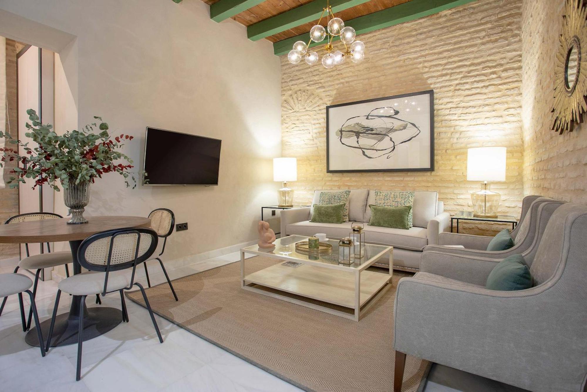 Genteel Home Acetres, Seville